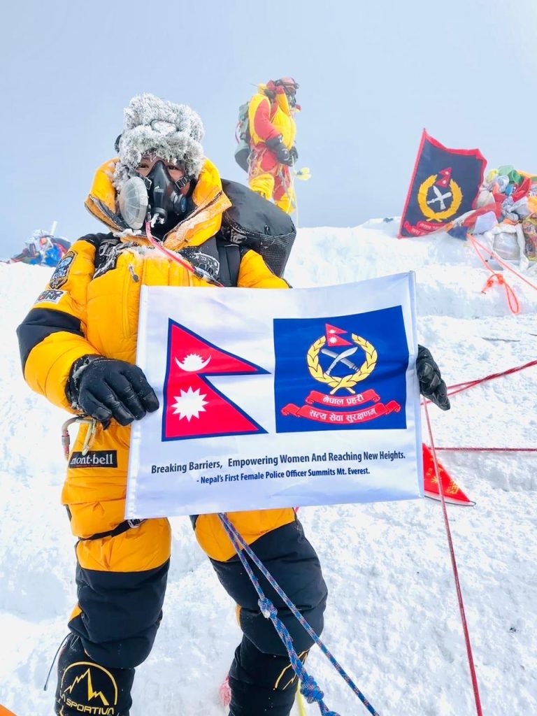 विश्वको सर्वोच्च शिखर सगरमाथा सफलतापूर्वक आरोहण
