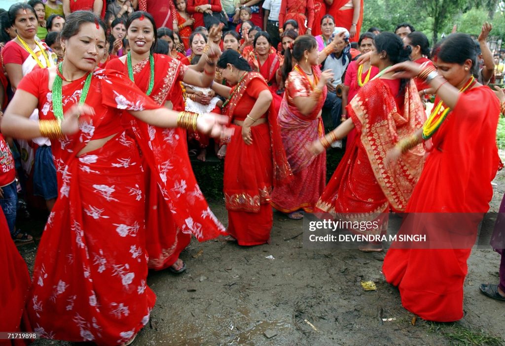तिजको नाममा महिला दिदीबहिनीहरूले फजुल खर्च नगरौँ