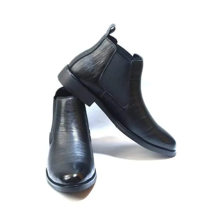 विराटनगरमा दुई लाखभन्दा बढी मूल्यको लेदर ज्याकेट र सुज बरामद