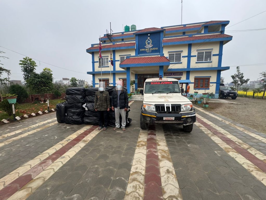 केराबारीमा एम्बुलेन्सभित्र गाँजा तस्करी, दुई जना पक्राउ