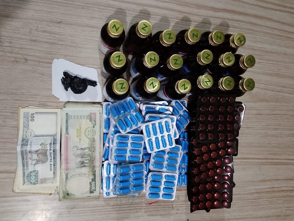 विराटनगरमा खैरो हेरोइन, नगद र मोटरसाइकलसहित २ जना पक्राउ