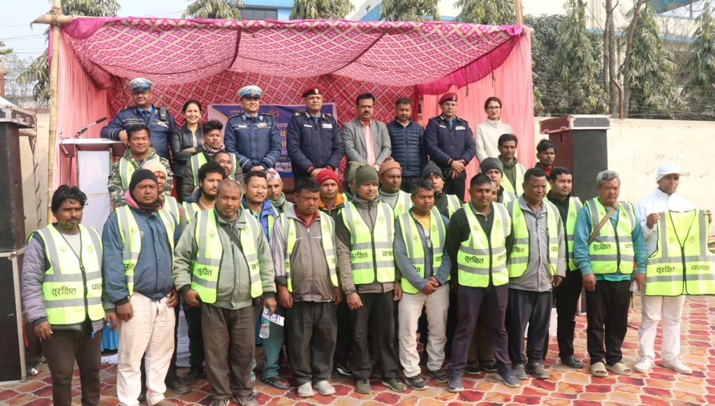 सिटि सफारी लक्षित ‘सुरक्षित चालक’ पोशाक वितरण