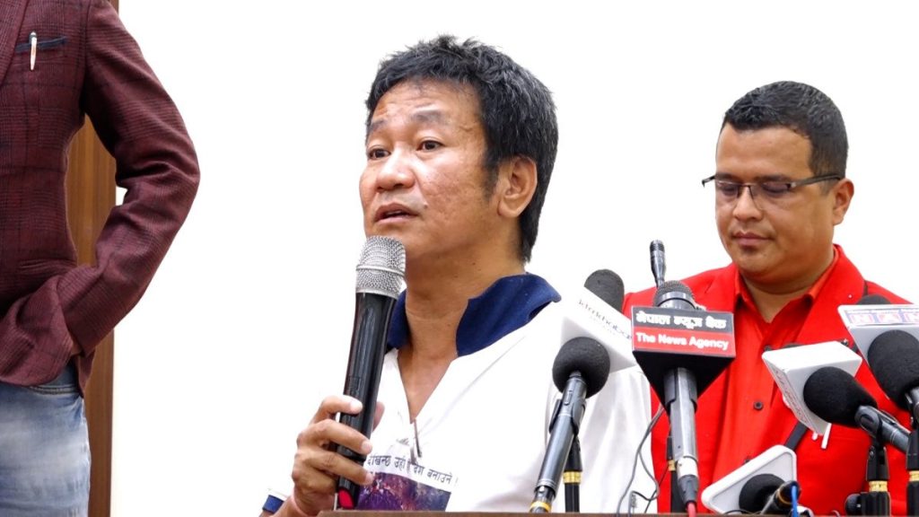 ओली–लेखक पक्राउ प्रकरणः हर्क साम्पाङको कडा टिप्पणी, “राजनीति प्रतिशोधतर्फ उन्मुख”