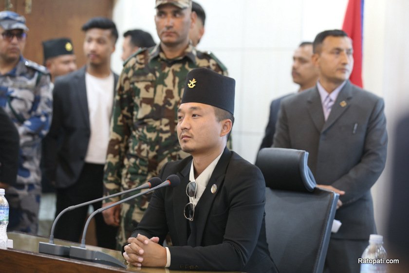 धनी गृहमन्त्री  ८९ तोला सुन, करोडौँको सेयर