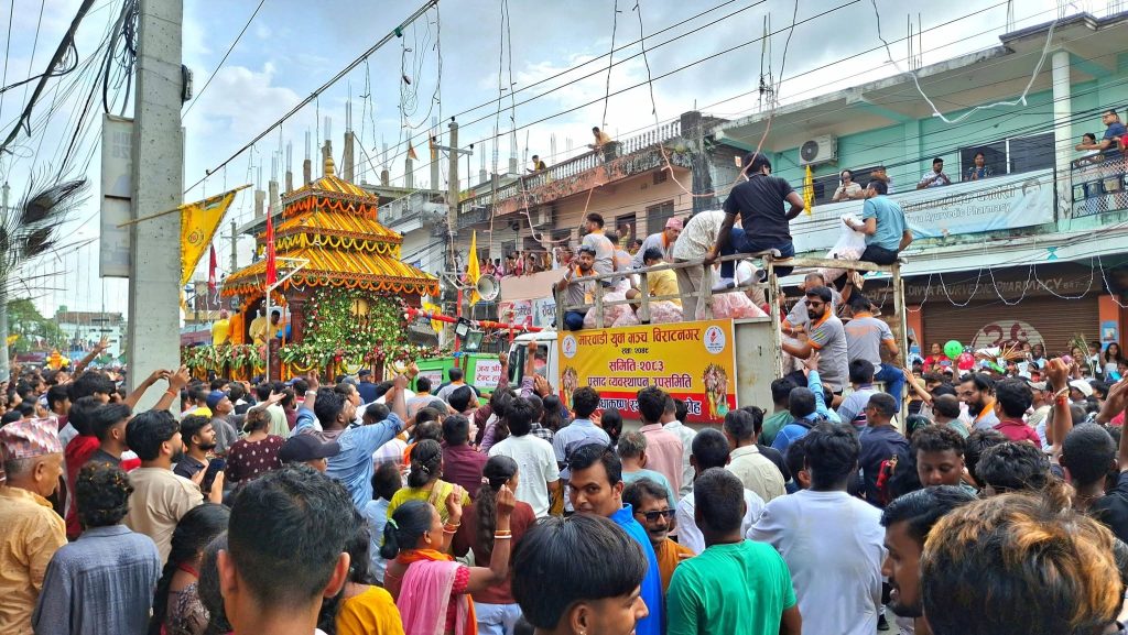 रथयात्राको भीडमा प्रहरीको ‘एक्सन’, ११३ जना नियन्त्रणमा